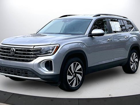 Used 2024 Volkswagen Atlas SE image 4