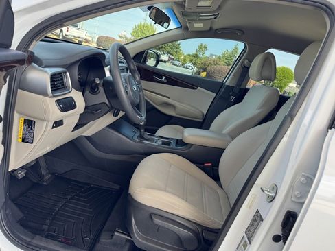 Used 2016 Kia Sorento LX image 15