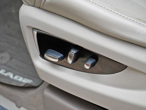 Used 2017 Cadillac Escalade ESV Premium Luxury image 10