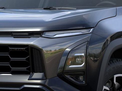 New 2025 Chevrolet Equinox ACTIV w/ Safety and Technology Package image 10