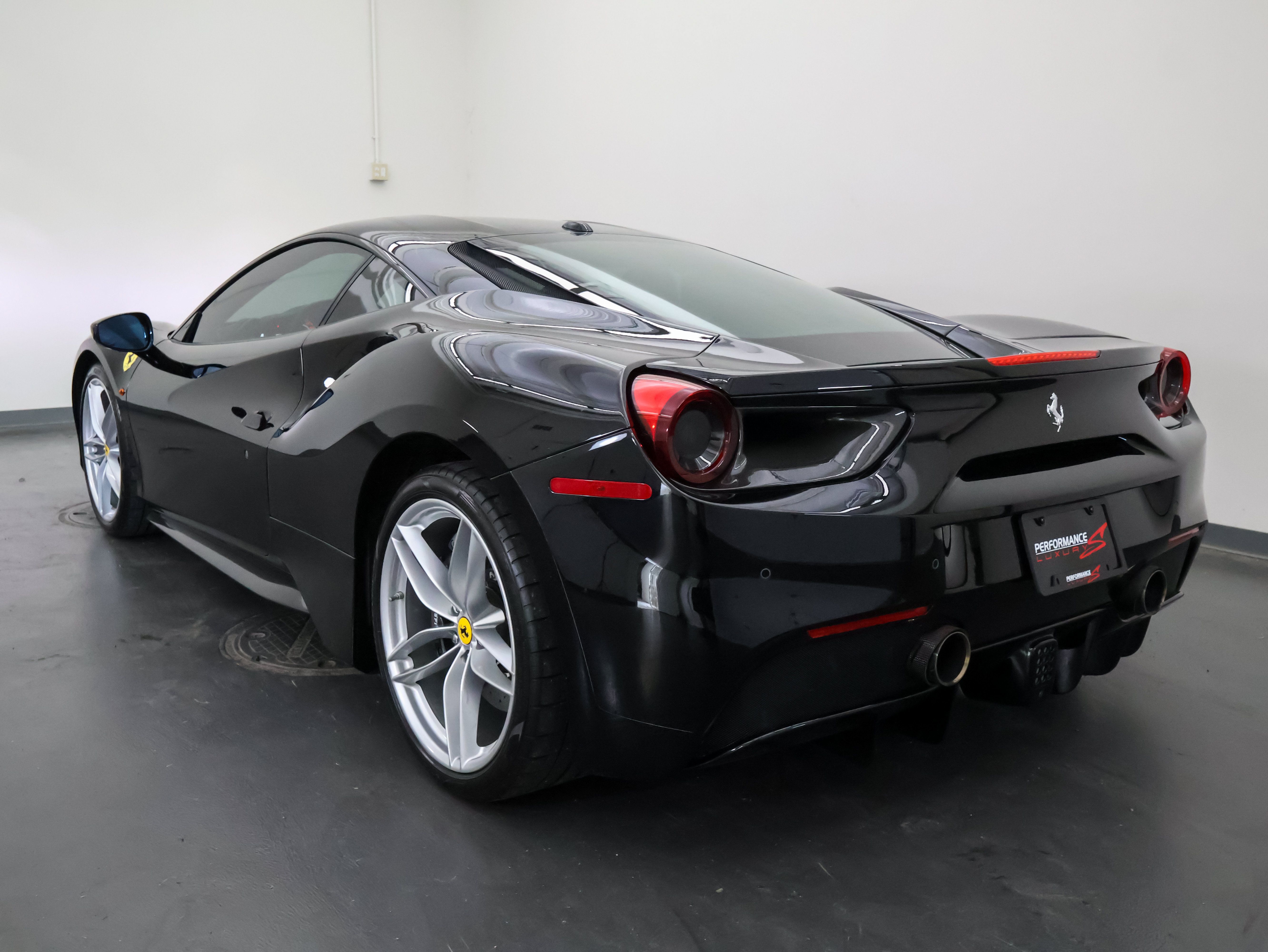 Used 2016 Ferrari 488 GTB RWD image 5