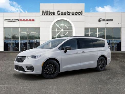 New 2026 Chrysler Pacifica Limited w/ S Appearance Package AWD/4WD image 3