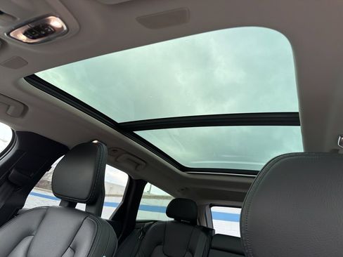 Used 2018 Volvo V90 T6 Cross Country w/ Convenience Package image 11