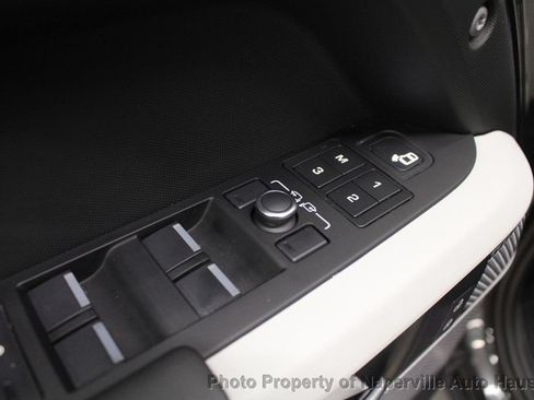 Used 2022 Land Rover Defender 110 X-Dynamic HSE AWD/4WD image 10