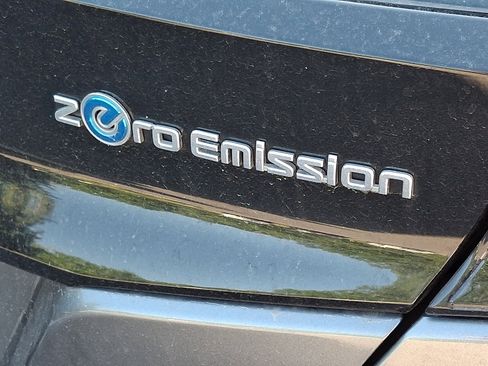 Used 2018 Nissan Leaf SV FWD image 9