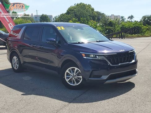 Used 2022 Kia Carnival LX image 1