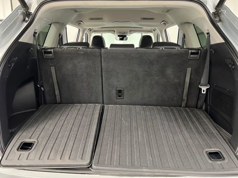 Used 2020 Toyota Highlander XLE image 30