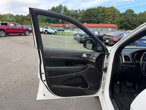Used 2020 Jeep Grand Cherokee Limited X AWD/4WD image 16
