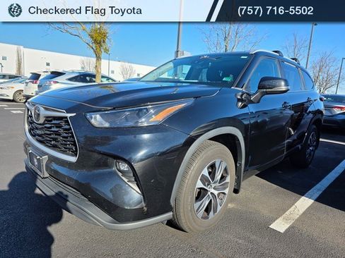 Used 2023 Toyota Highlander XLE image 1