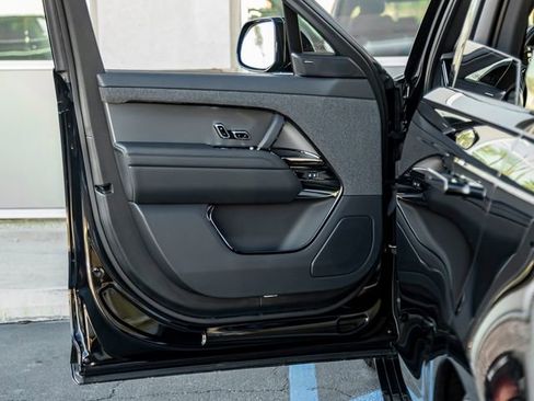 Used 2024 Land Rover Range Rover Sport Dynamic SE image 12