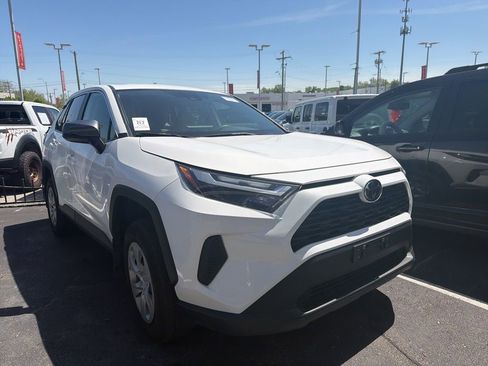 Used 2025 Toyota RAV4 LE AWD/4WD image 3