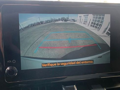 Used 2025 Toyota Corolla Cross L image 12