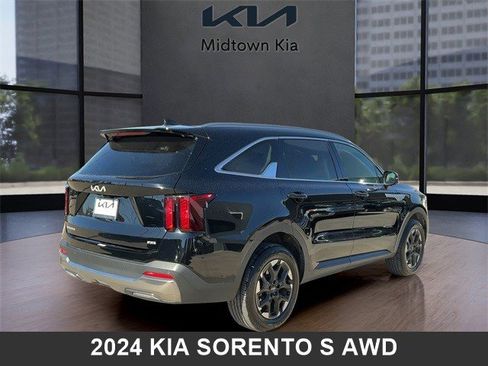Used 2024 Kia Sorento S w/ Panoramic Sunroof Package image 3