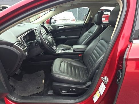 Used 2017 Ford Fusion SE w/ Fusion SE Technology Package FWD image 11