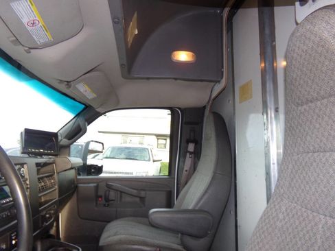 Used 2018 Chevrolet Express 3500 w/ Power Convenience Package image 9