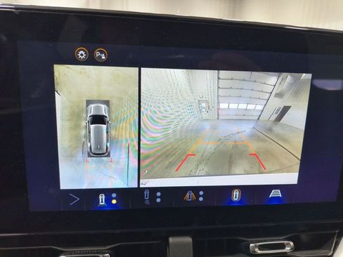 Used 2025 Chevrolet Equinox LT w/ Safety and Technology Package AWD/4WD image 8