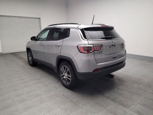 Used 2018 Jeep Compass Latitude FWD image 5