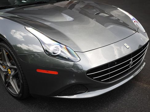 Certified 2016 Ferrari California T RWD image 12