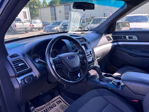 Used 2017 Ford Explorer XLT AWD/4WD image 11