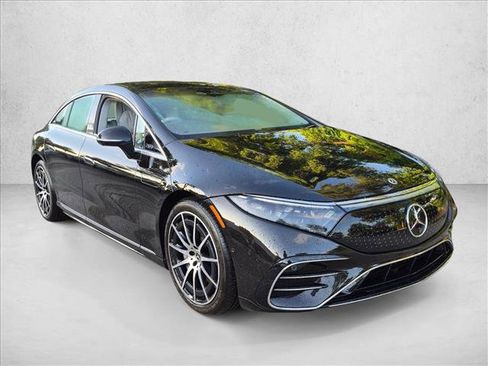 Used 2023 Mercedes-Benz EQS 580 4MATIC Sedan image 3