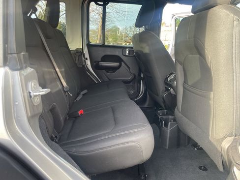 Used 2018 Jeep Wrangler Unlimited Sport S image 49