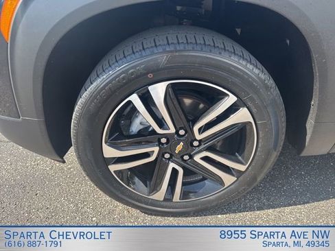 Used 2023 Chevrolet TrailBlazer LT w/ Convenience Package AWD/4WD image 12