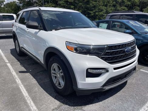 Used 2021 Ford Explorer XLT w/ Equipment Group 202A RWD image 2