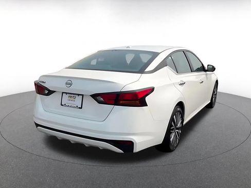 Used 2025 Nissan Altima 2.5 SV FWD image 12