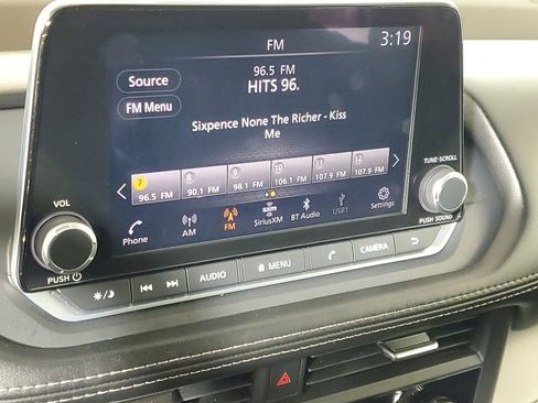 Used 2023 Nissan Rogue SV image 17