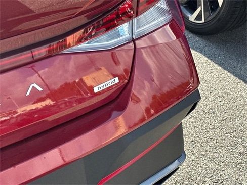 New 2025 Hyundai Elantra SEL image 17