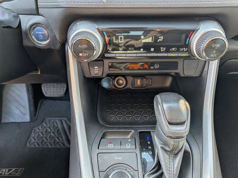 Used 2021 Toyota RAV4 XLE image 15