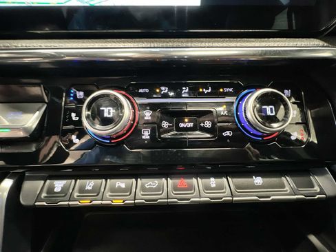 Used 2025 GMC Sierra 3500 Denali w/ Denali Reserve Package image 18