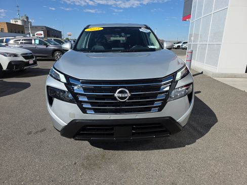 Used 2025 Nissan Rogue SV AWD/4WD image 5