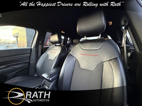 Used 2023 Jeep Compass Trailhawk image 12