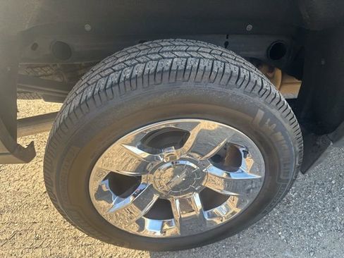 Used 2017 Chevrolet Silverado 1500 LTZ Z71 w/ LTZ Plus Package AWD/4WD image 13