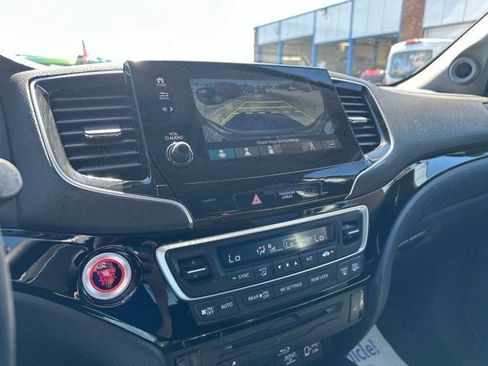 Used 2021 Honda Pilot Touring image 18