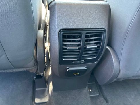 Used 2013 Ford C-MAX SE w/ Winter Pkg FWD image 16