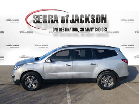 Used 2017 Chevrolet Traverse LT image 5