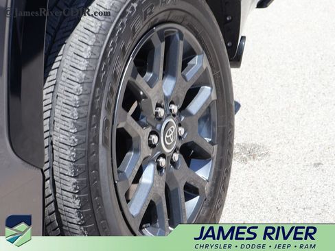 Used 2023 Toyota Tundra Platinum AWD/4WD image 41