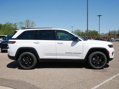 New 2025 Jeep Grand Cherokee Limited image 8