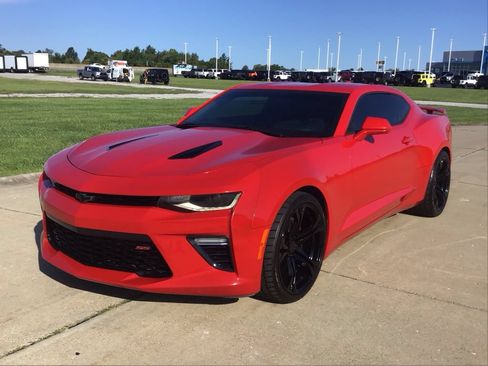 Used 2016 Chevrolet Camaro SS RWD image 3