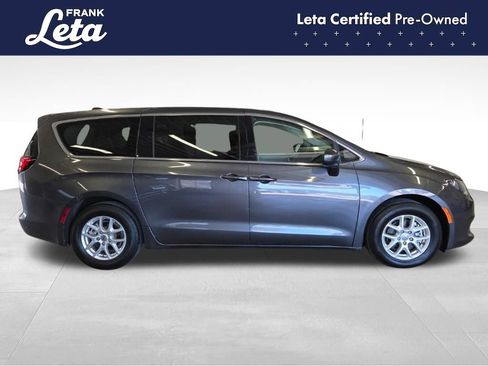 Used 2022 Chrysler Voyager LX FWD image 7