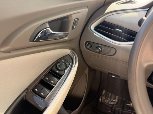 Used 2022 Chevrolet Malibu LT FWD image 20