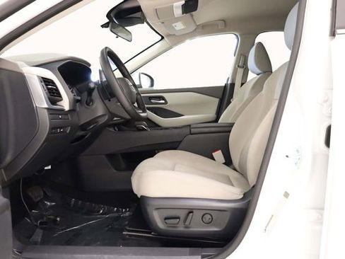 Used 2025 Nissan Rogue SV AWD/4WD image 13