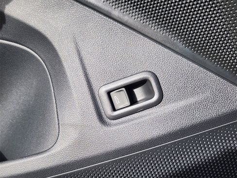 New 2026 Volkswagen Tiguan SE image 5