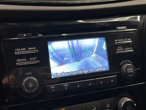 Used 2017 Nissan Rogue SV FWD image 14