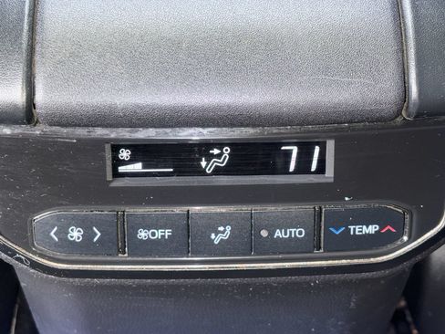 Used 2022 Toyota Highlander XLE FWD image 22