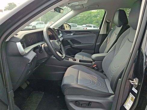 Used 2026 Volkswagen Tiguan SE AWD/4WD image 13