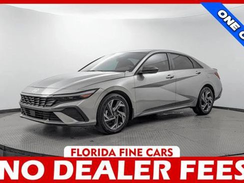 Used 2025 Hyundai Elantra Sport FWD image 1