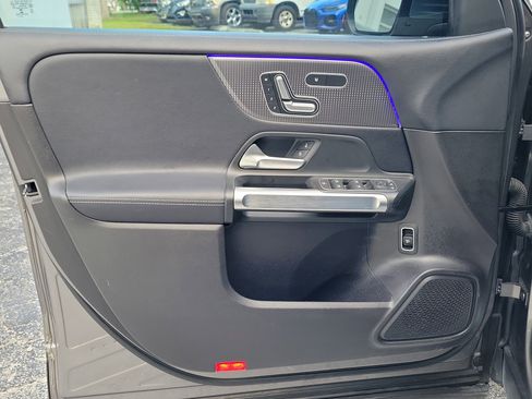 Used 2020 Mercedes-Benz GLB 250 w/ Premium Package image 18